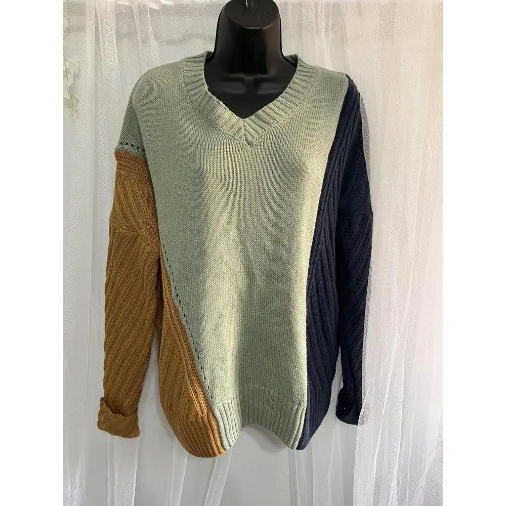 Colorblock V-Neck Knit Sweater‎ - Medium